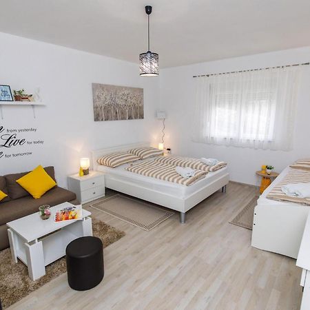 Gorgeous Home In Knin With Kitchen Kovacic Buitenkant foto
