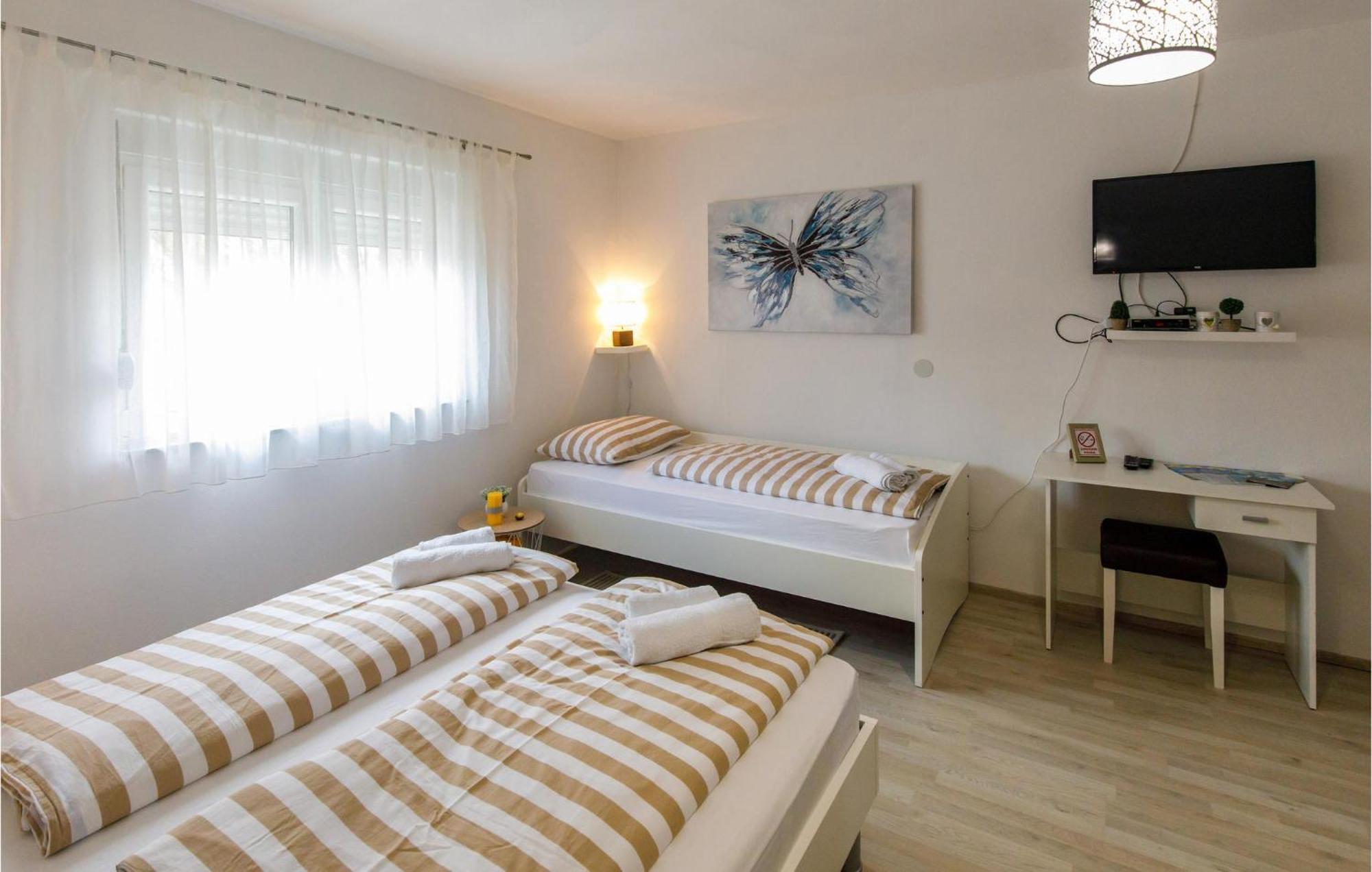 Gorgeous Home In Knin With Kitchen Kovacic Buitenkant foto